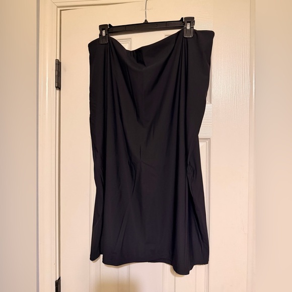 SKIMS Obsidian Cling Matte Midi Skirt - Picture 2 of 3